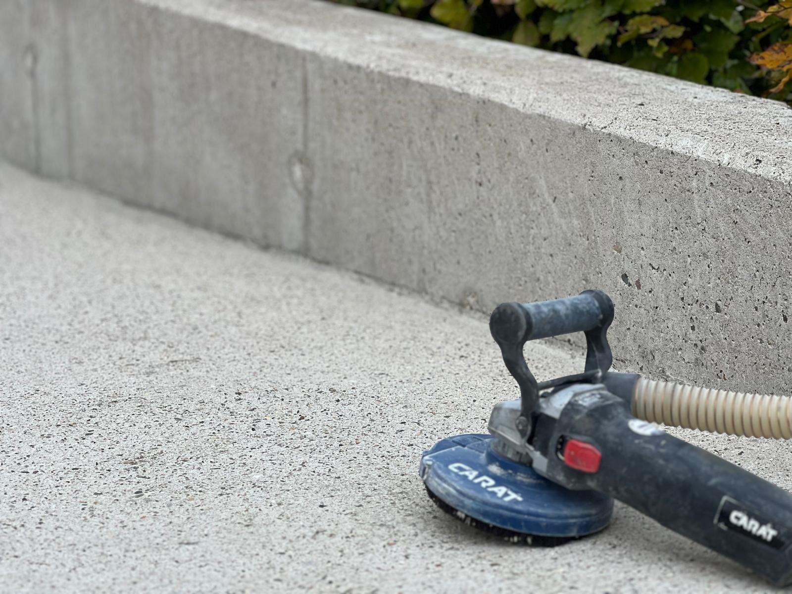 Betonreparatie: herstellen van beschadigd of aangetast beton om de constructieve sterkte